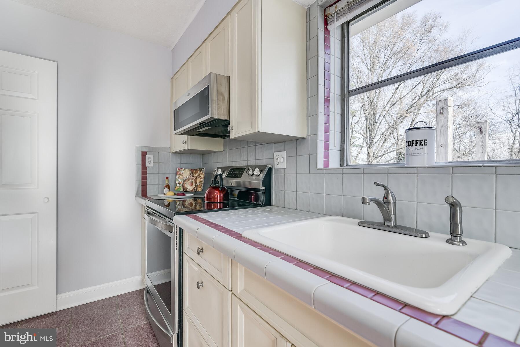 14813 Harold Road Silver Spring, MD 20905 - Photo 23 of 79 Kitchen