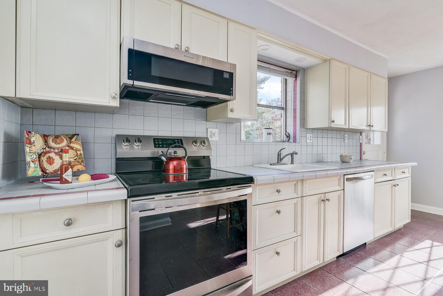 14813 Harold Road Silver Spring, MD 20905 - Photo 24 of 79 Kitchen