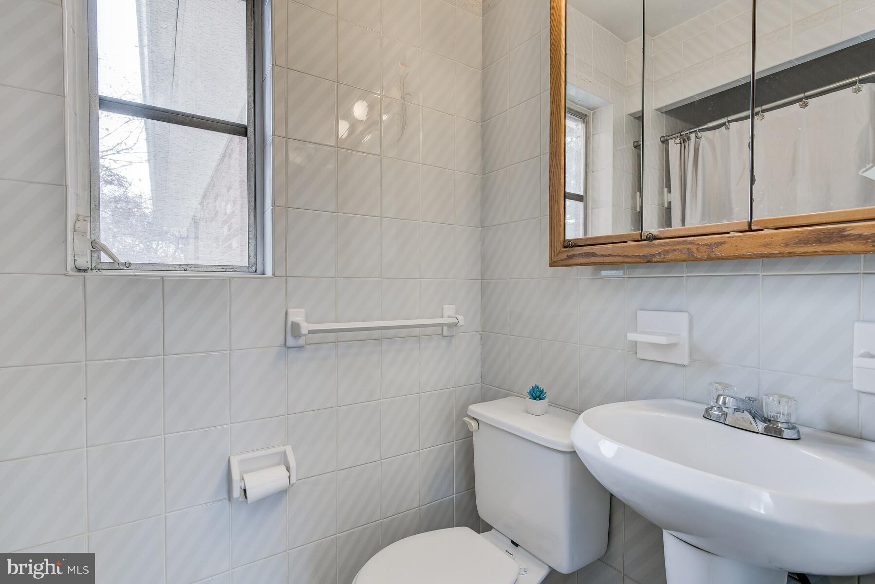 14813 Harold Road Silver Spring, MD 20905 - Photo 31 of 79 Primary Bath En Suite
