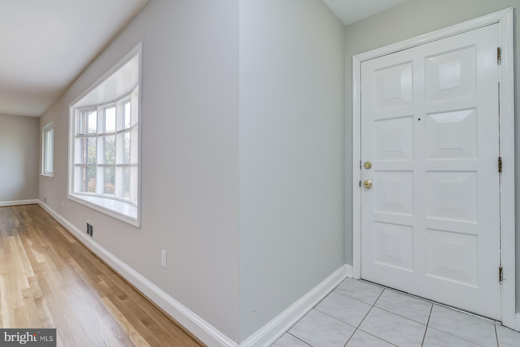 14813 Harold Road Silver Spring, MD 20905 - Photo 10 of 79 Foyer Entry