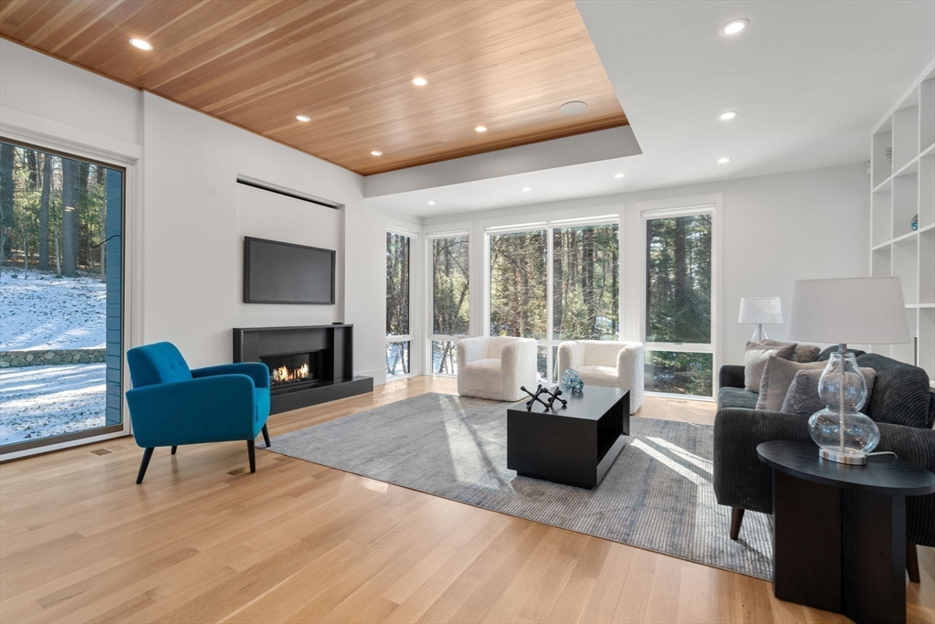 77 Kings Grant Road Weston, MA 02493 - Photo 15 of 38