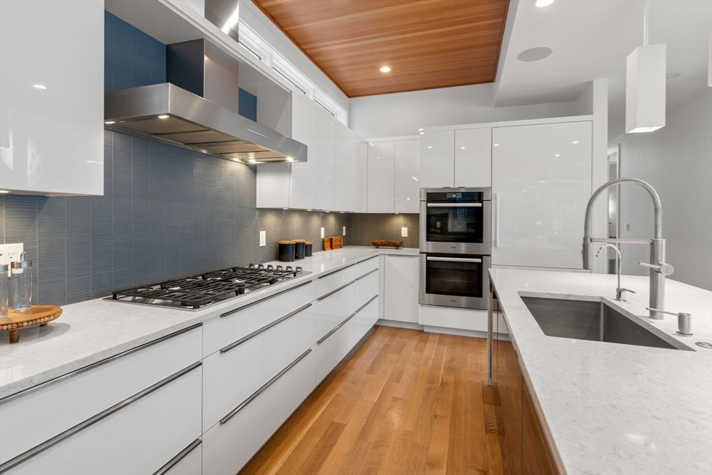 77 Kings Grant Road Weston, MA 02493 - Photo 8 of 38