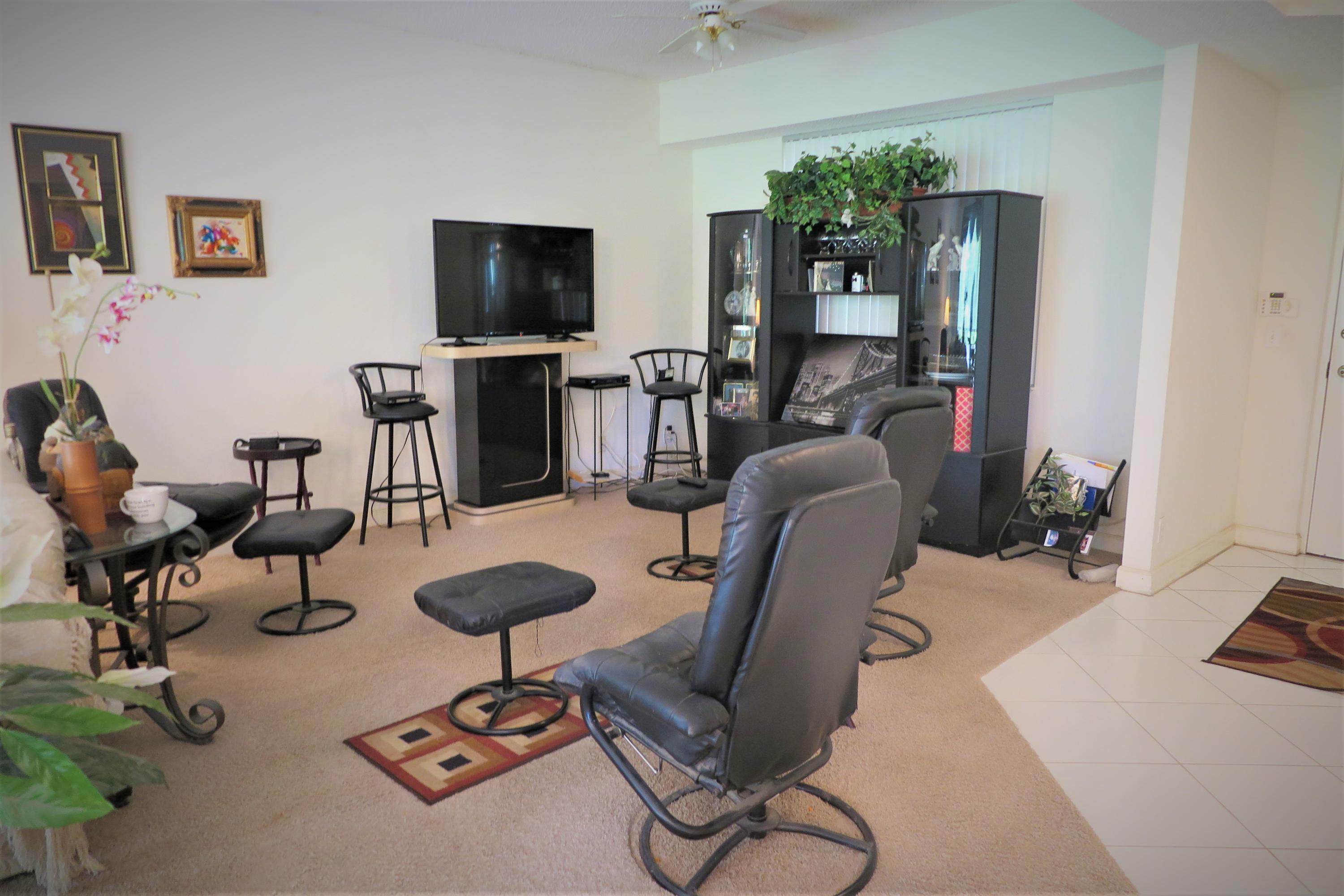 7546 La Paz Boulevard, Unit 105 Boca Raton, FL 33433 - Photo 4 of 21 Living 2