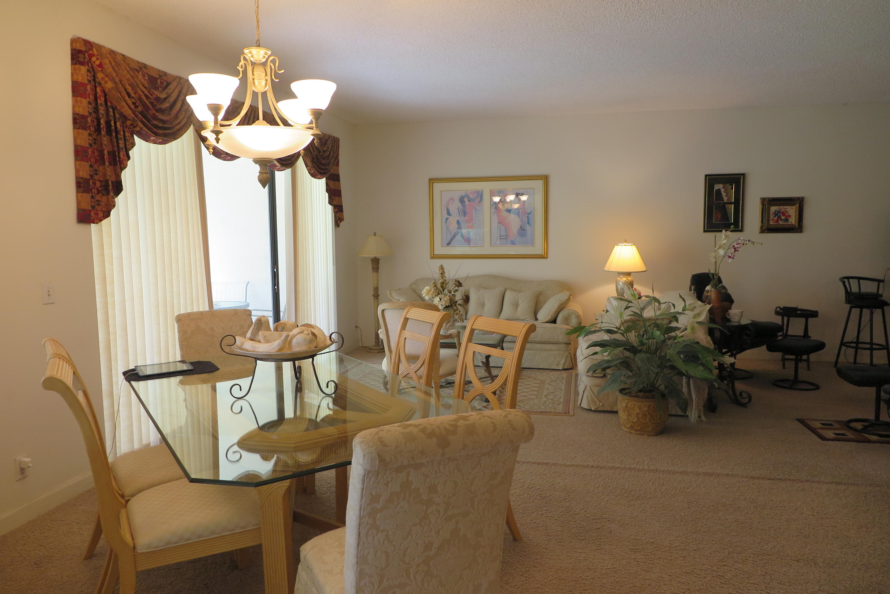 7546 La Paz Boulevard, Unit 105 Boca Raton, FL 33433 - Photo 5 of 21 Dining room