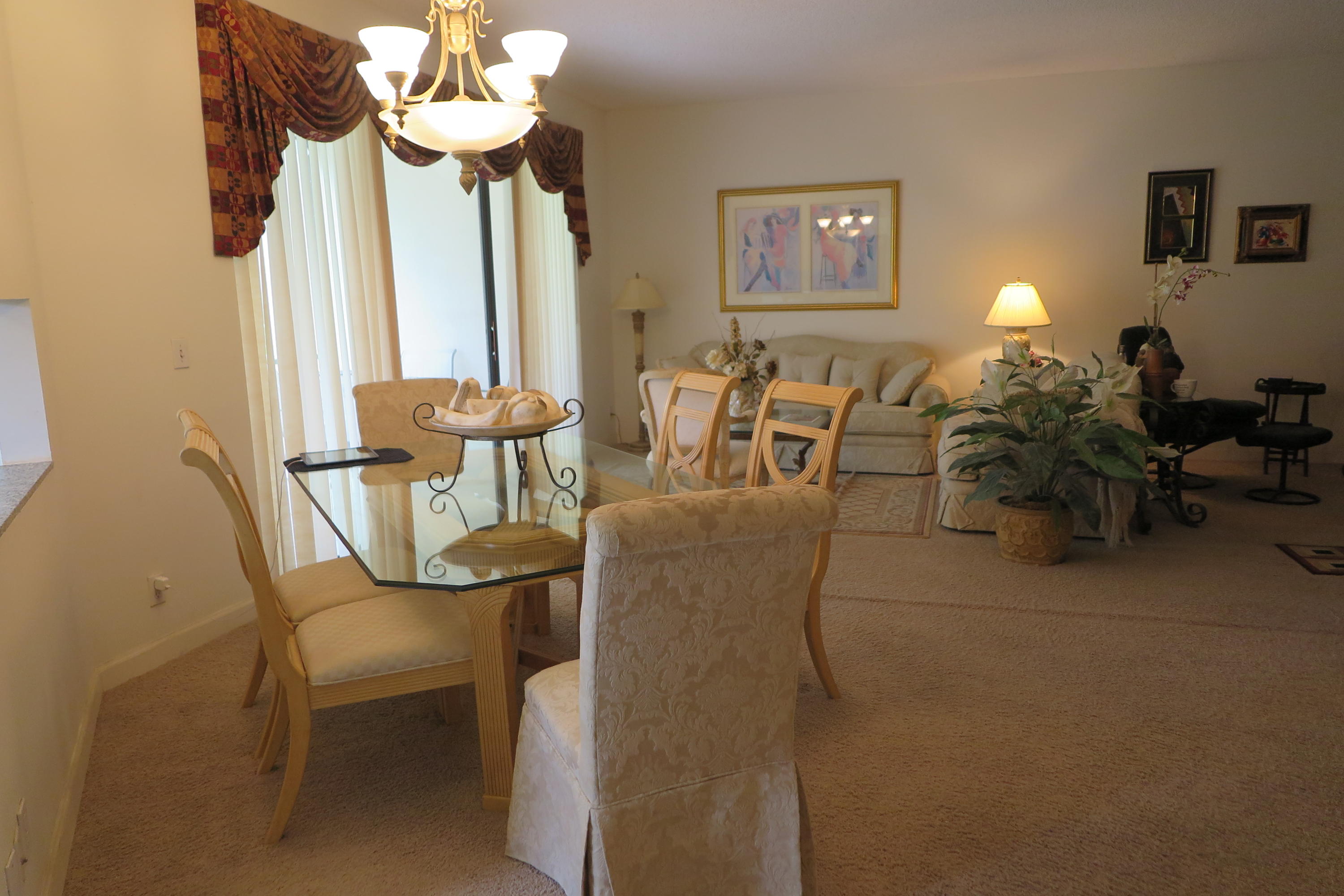 7546 La Paz Boulevard, Unit 105 Boca Raton, FL 33433 - Photo 6 of 21 Dining room
