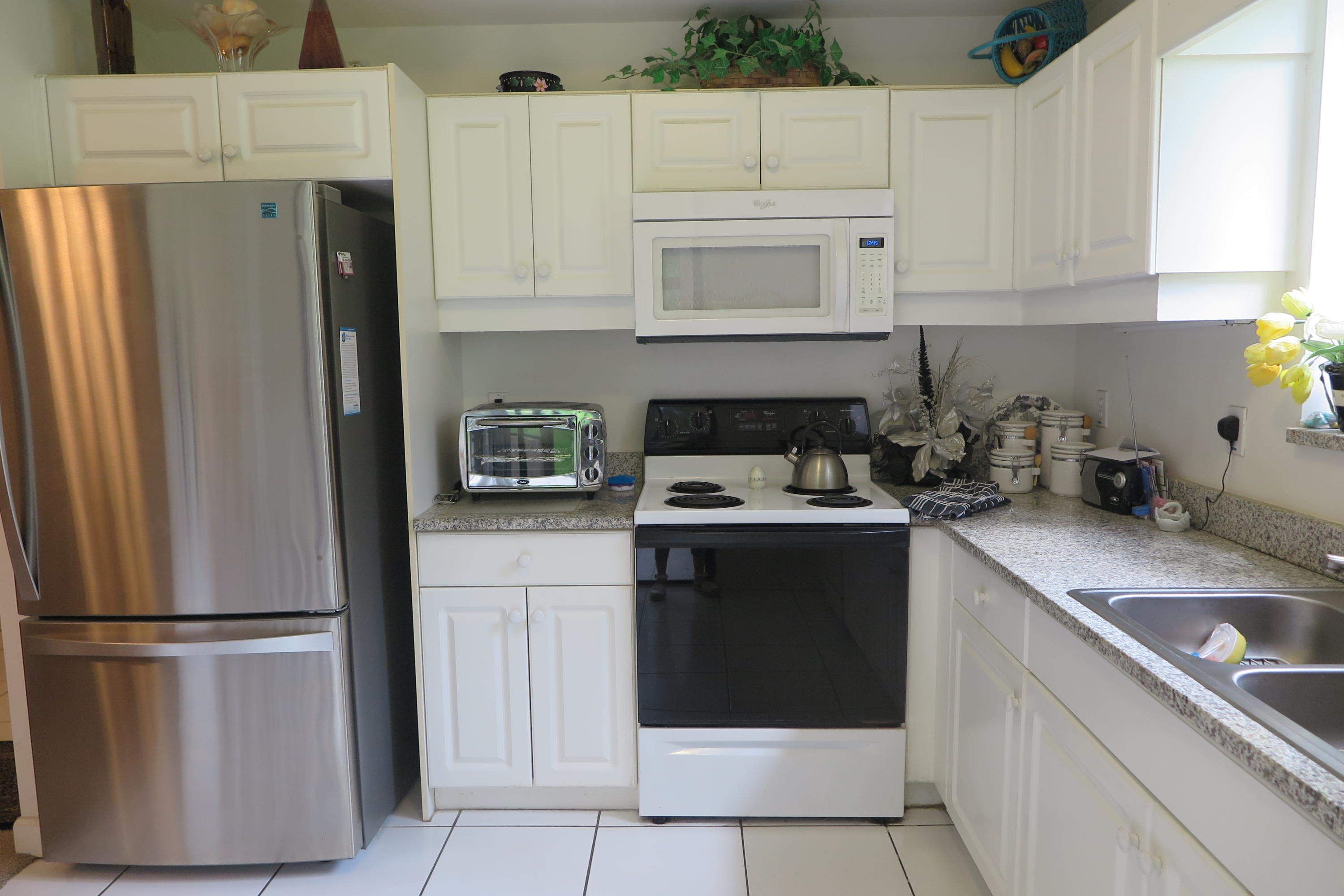 7546 La Paz Boulevard, Unit 105 Boca Raton, FL 33433 - Photo 7 of 21 Kitchen