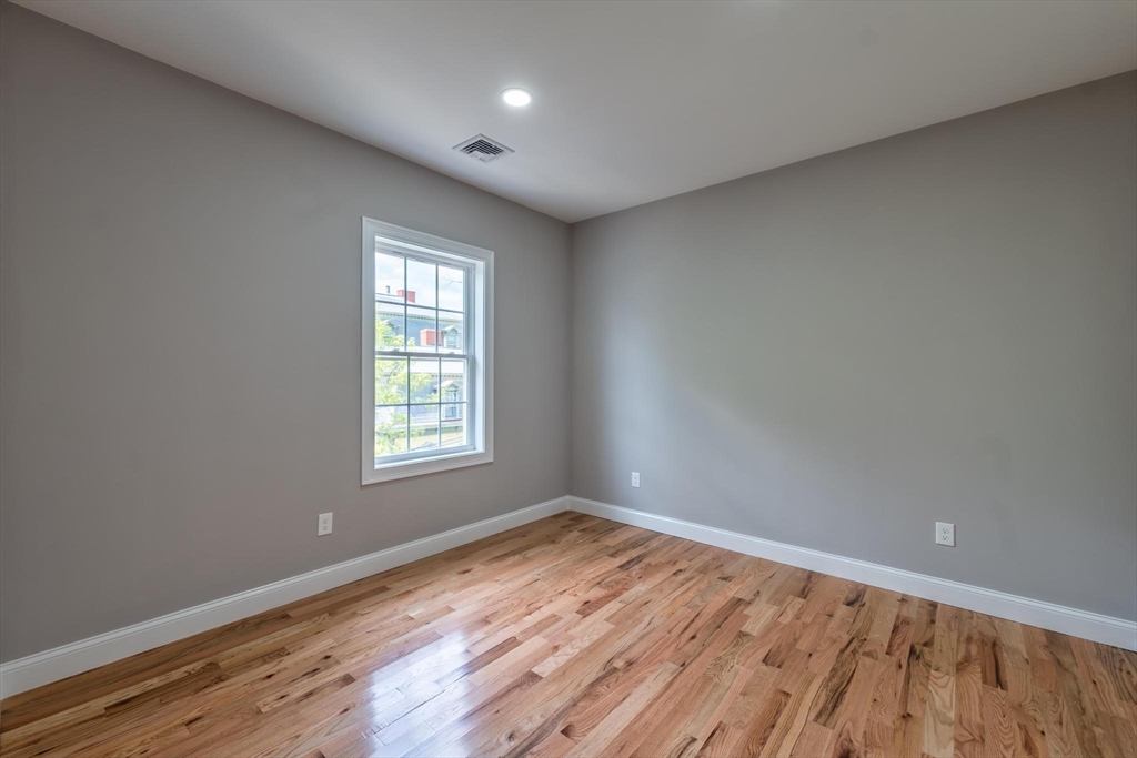 364 High Street Fall River, MA 02720 - Photo 19 of 34