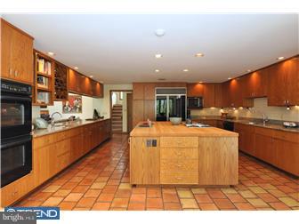 809 Maple Glen Lane Wayne, PA 19087 - Photo 4 of 12 Kitchen