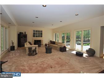 809 Maple Glen Lane Wayne, PA 19087 - Photo 7 of 12 Living Room