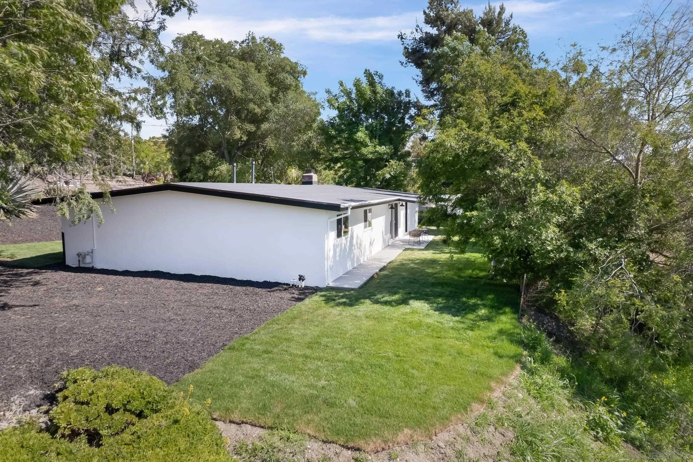 557 Sunset Drive Vista, CA 92081 - Photo 28 of 36 a view of backyard of house
