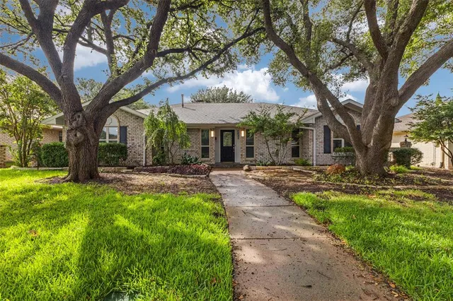 $575,000 | 7422 Foxworth Drive, Dallas, TX 75248