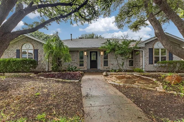 $575,000 | 7422 Foxworth Drive, Dallas, TX 75248
