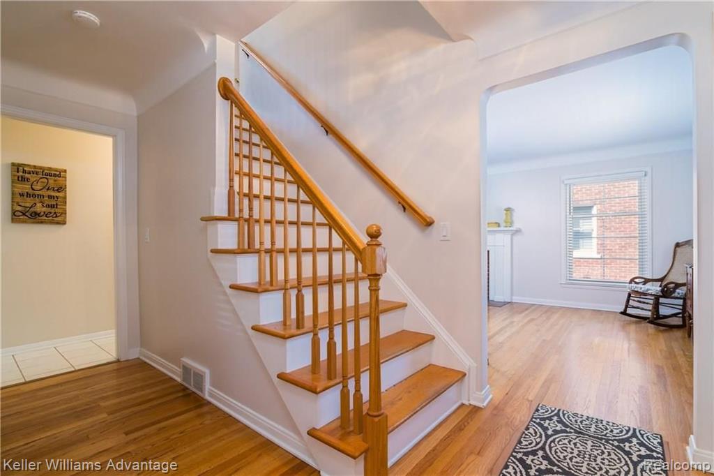 1911 Littlestone Road Grosse Pointe Woods, MI 48236 - Photo 4 of 33