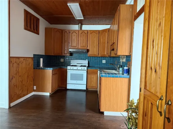 $575,000 | 260 East South Street, Long Beach, CA 90805