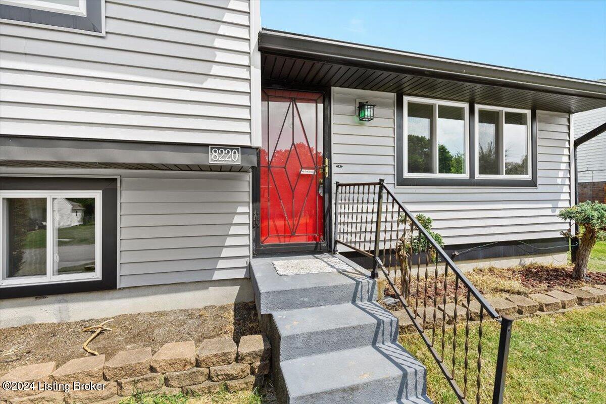 8220 Roseborough Road Louisville, KY 40228 - Photo 2 of 49 IMG_1563