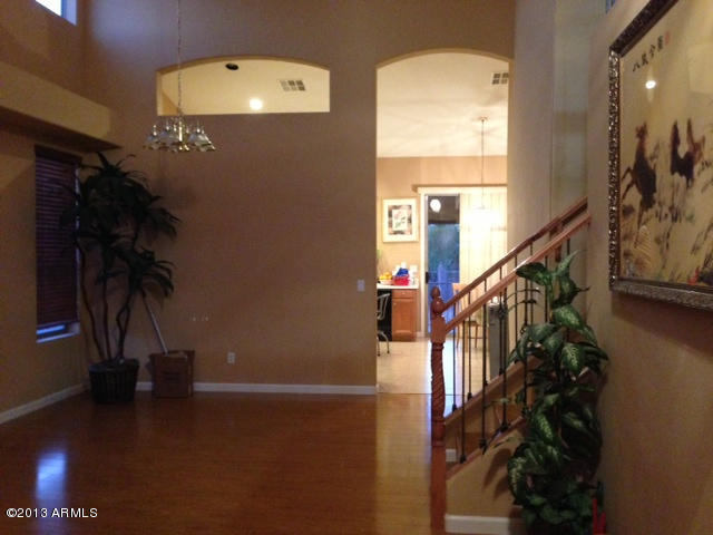 2620 West Maldonado Road Phoenix, AZ 85041 - Photo 4 of 9 maltowardliving