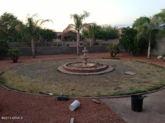 2620 West Maldonado Road Phoenix, AZ 85041 - Photo 7 of 9 fountain1