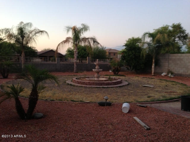2620 West Maldonado Road Phoenix, AZ 85041 - Photo 8 of 9 fountain2