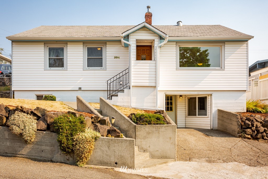 504 Southwest Langston Place Renton, WA 98057 - Photo 2 of 35