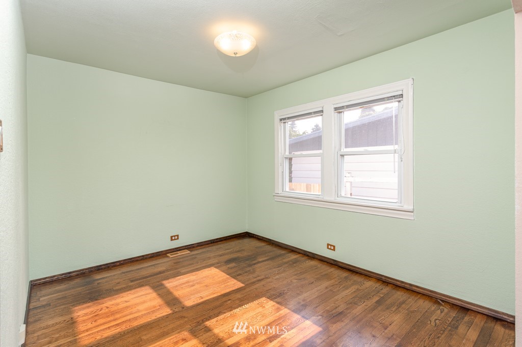 504 Southwest Langston Place Renton, WA 98057 - Photo 11 of 35