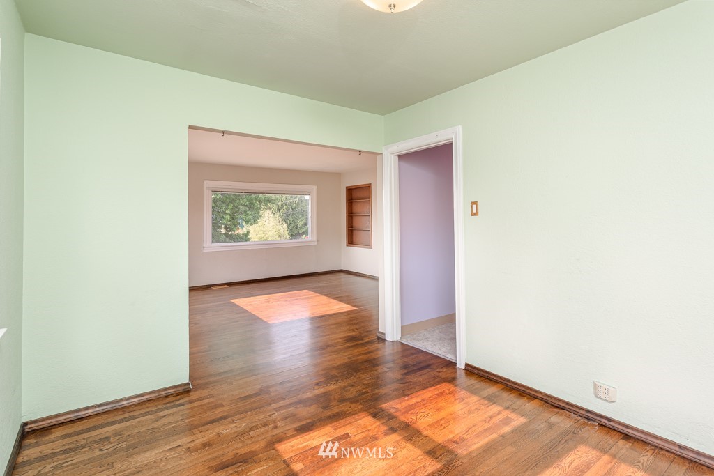 504 Southwest Langston Place Renton, WA 98057 - Photo 12 of 35