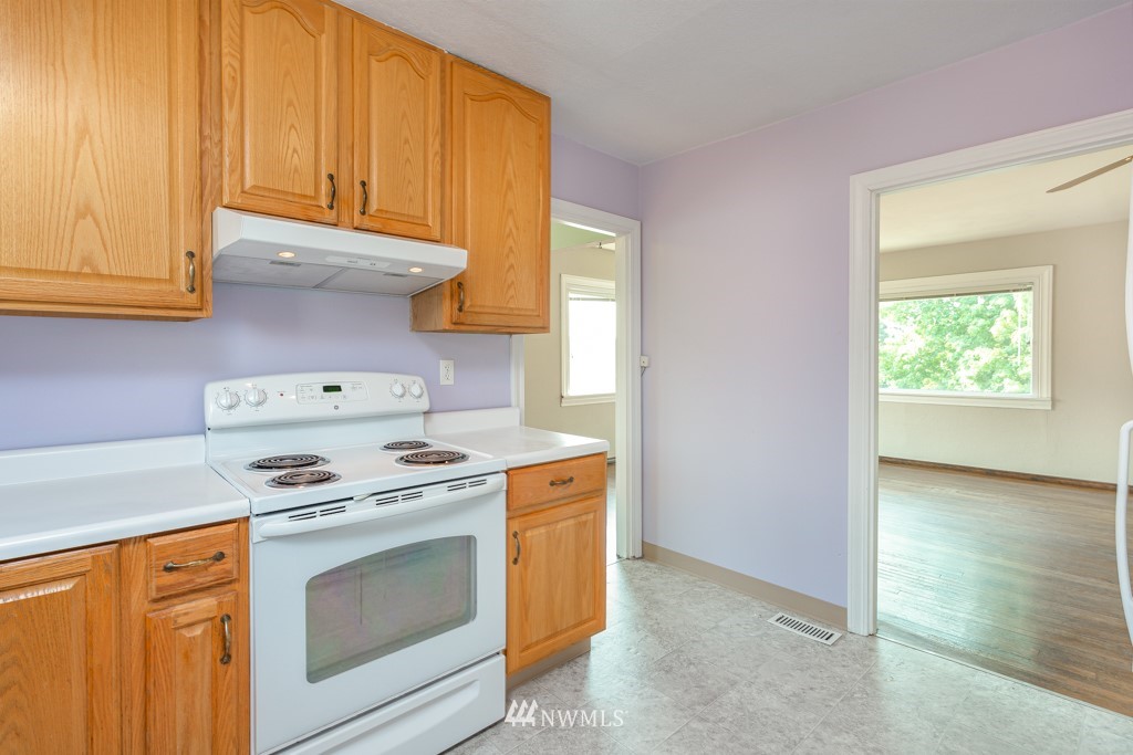 504 Southwest Langston Place Renton, WA 98057 - Photo 14 of 35
