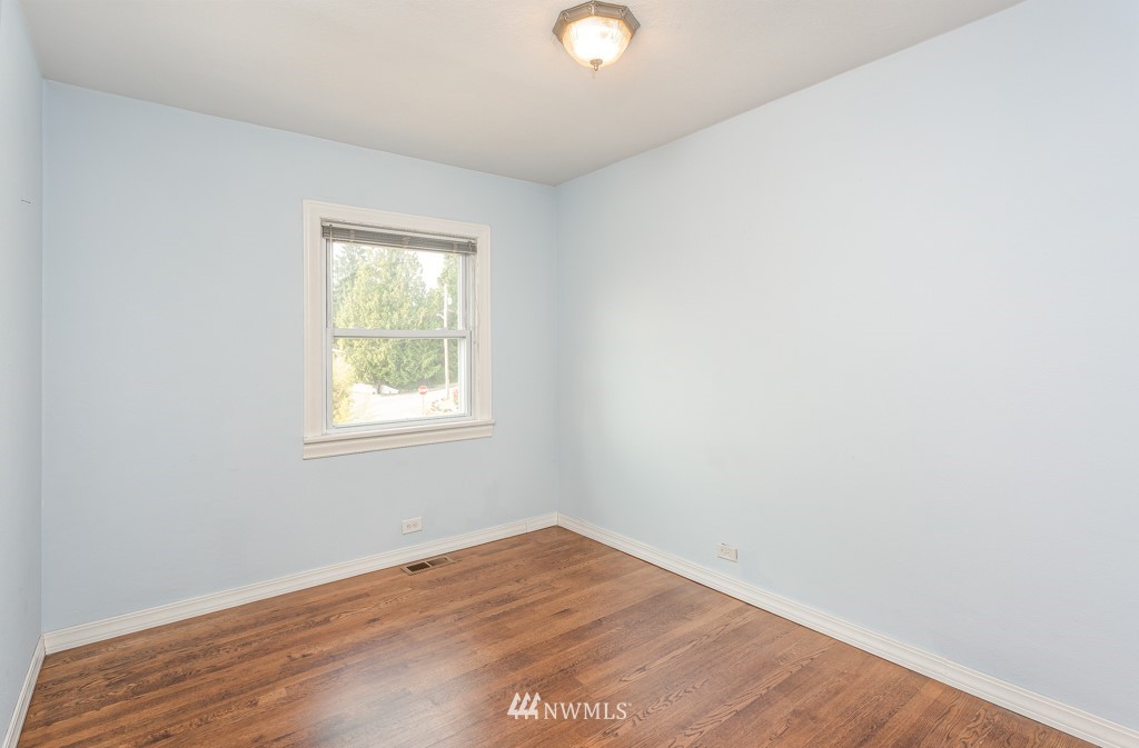 504 Southwest Langston Place Renton, WA 98057 - Photo 16 of 35