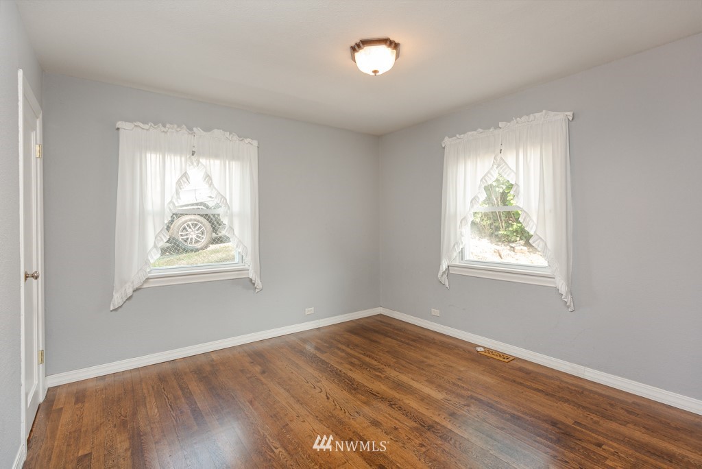 504 Southwest Langston Place Renton, WA 98057 - Photo 18 of 35