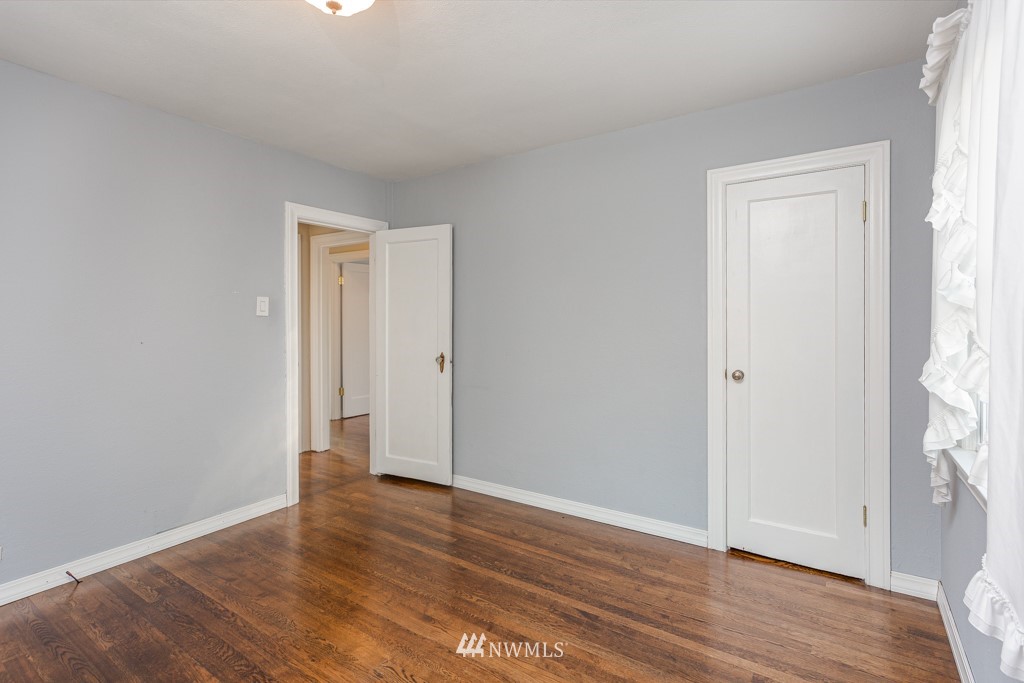 504 Southwest Langston Place Renton, WA 98057 - Photo 19 of 35