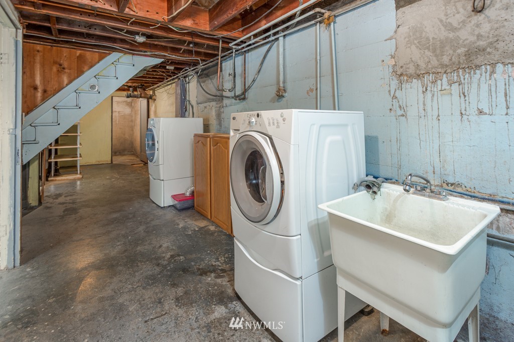 504 Southwest Langston Place Renton, WA 98057 - Photo 24 of 35