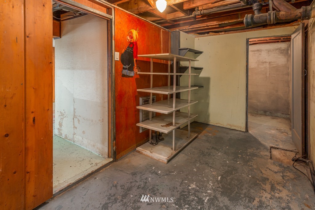 504 Southwest Langston Place Renton, WA 98057 - Photo 25 of 35