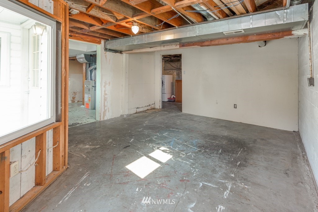 504 Southwest Langston Place Renton, WA 98057 - Photo 28 of 35
