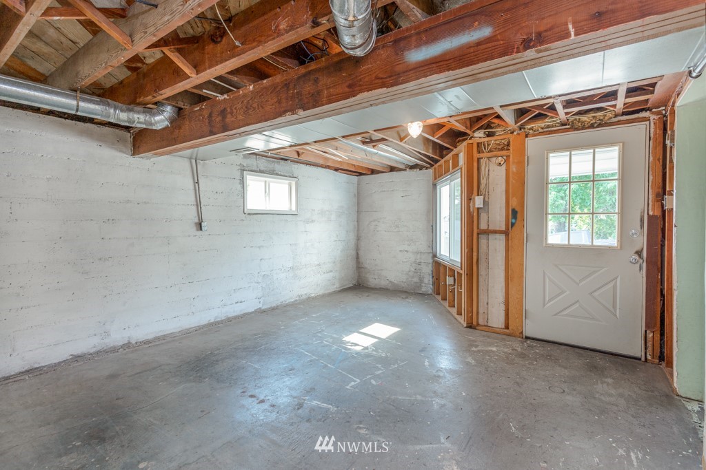 504 Southwest Langston Place Renton, WA 98057 - Photo 29 of 35