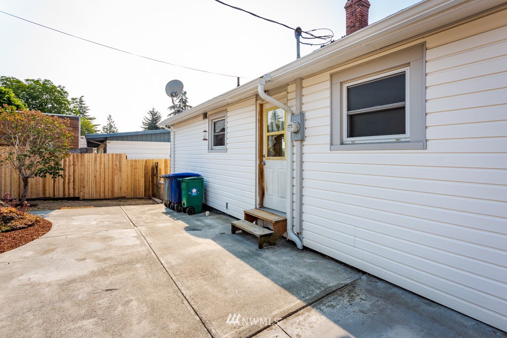 504 Southwest Langston Place Renton, WA 98057 - Photo 30 of 35