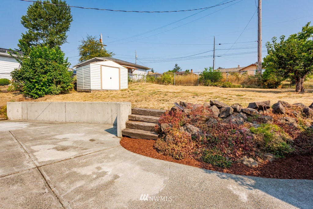504 Southwest Langston Place Renton, WA 98057 - Photo 31 of 35