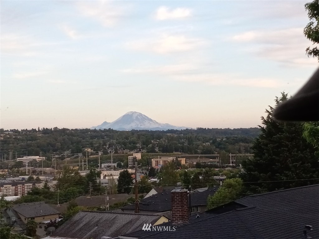 504 Southwest Langston Place Renton, WA 98057 - Photo 7 of 35