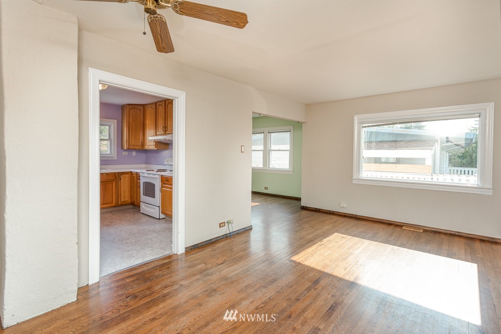 504 Southwest Langston Place Renton, WA 98057 - Photo 9 of 35
