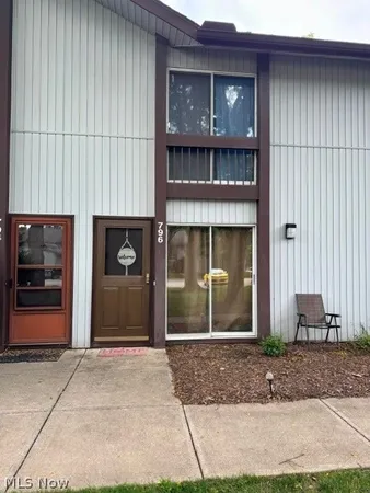 $206,900 | 796 Pipes Court, Unit 1604, Northfield, OH 44067