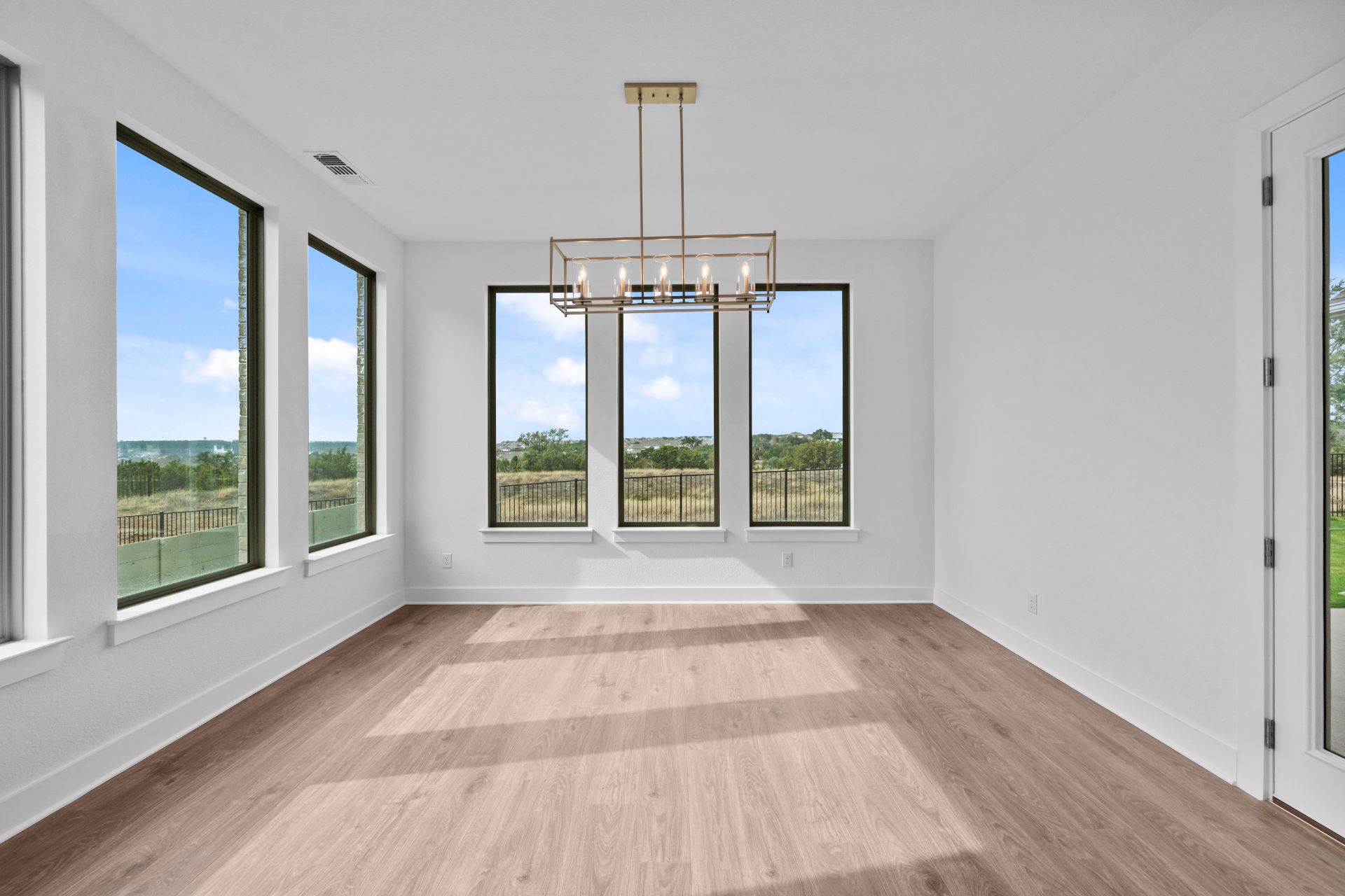 1802 Crimson Sunset Drive Georgetown, TX 78628 - Photo 11 of 38 Casual Dining off of Kitchen