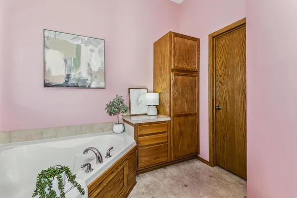 $299,900 | 2101 East Brookstone Street, Derby, KS 67037