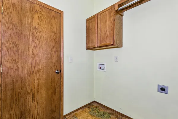 $299,900 | 2101 East Brookstone Street, Derby, KS 67037