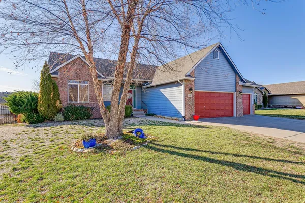 $299,900 | 2101 East Brookstone Street, Derby, KS 67037