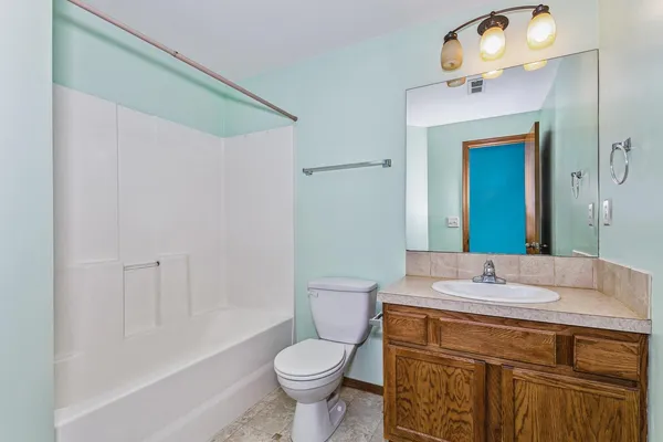 $299,900 | 2101 East Brookstone Street, Derby, KS 67037