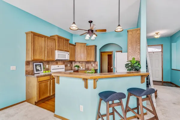 $299,900 | 2101 East Brookstone Street, Derby, KS 67037