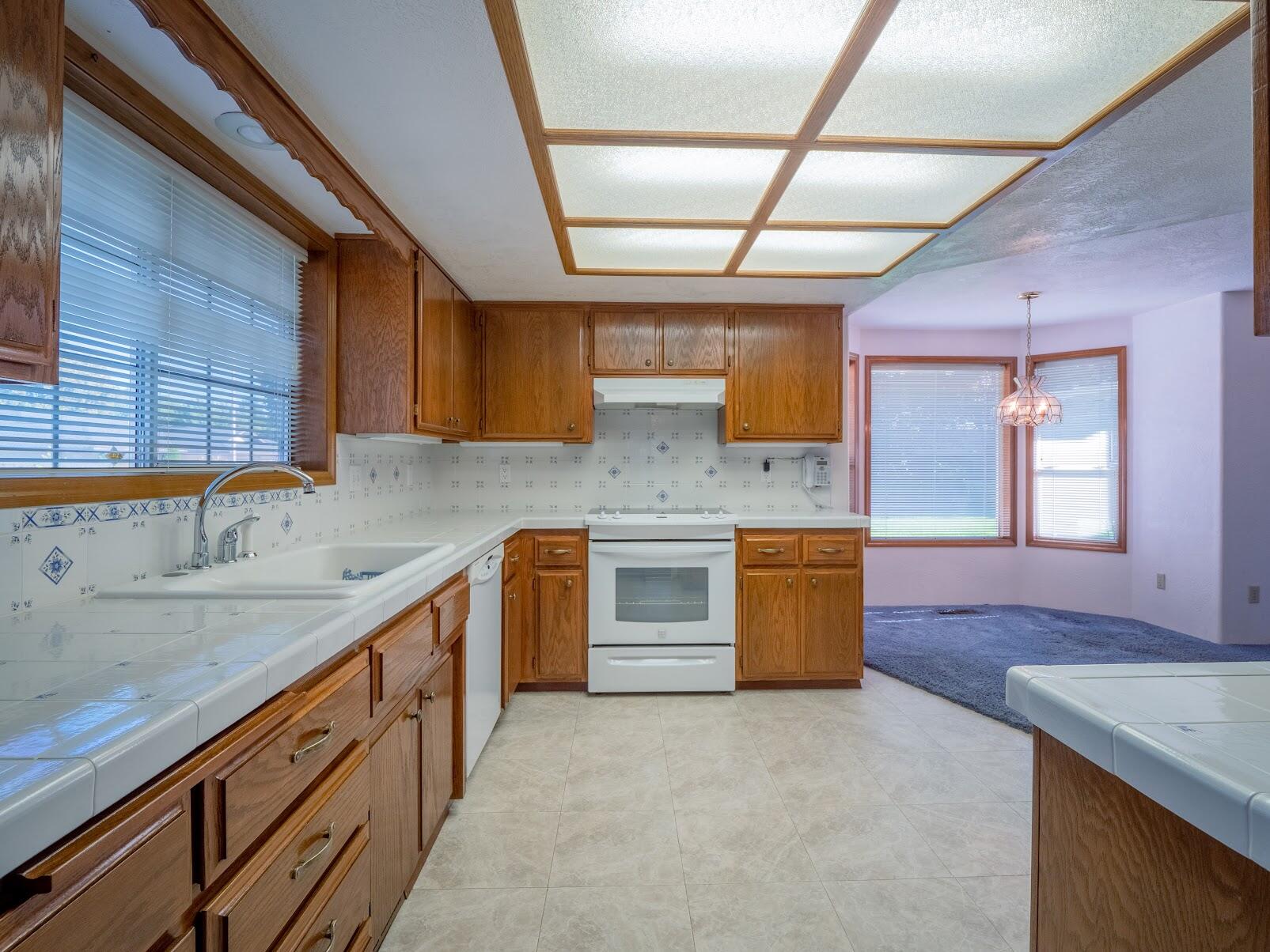 2629 Roberts Road Medford, OR 97504 - Photo 7 of 35 Kitchen 7