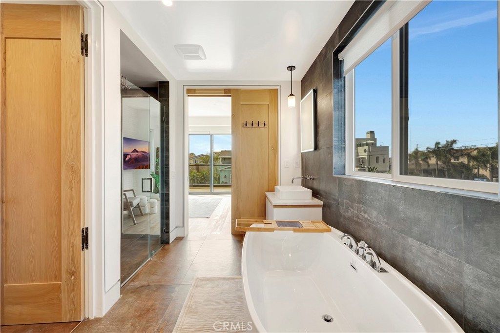 620 Huntington Street Huntington Beach, CA 92648 - Photo 29 of 65 a spacious bathroom with a tub and a large window