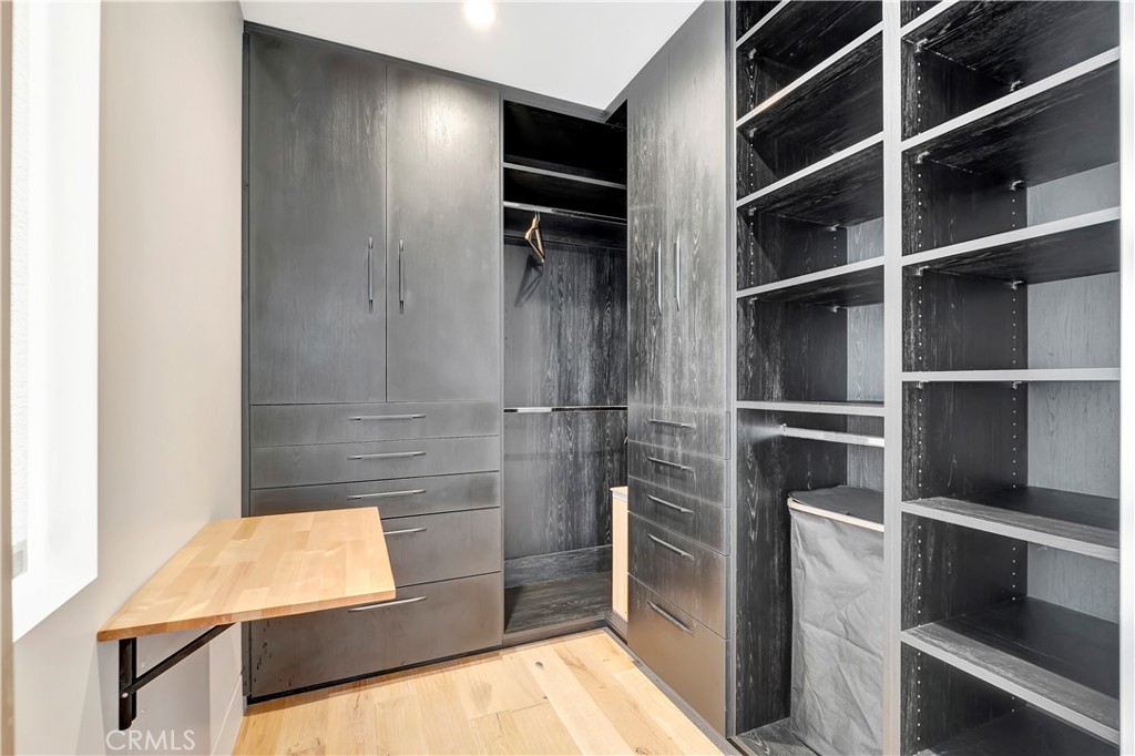 620 Huntington Street Huntington Beach, CA 92648 - Photo 50 of 65 a bathroom with a bathtub