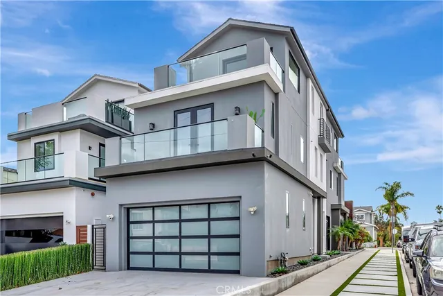 $2,949,000 | 620 Huntington Street, Huntington Beach, CA 92648
