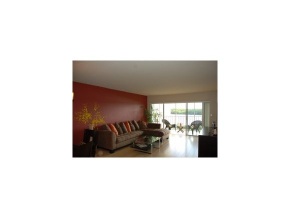 307 Southeast Goodlette Road North, Unit 402B Naples, FL 34102 - Photo 4 of 16 LIVING ROOM