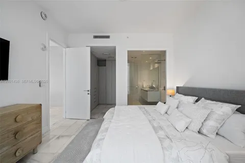 $990,000 | 700 Northeast 26th Terrace, Unit 2105, Miami, FL 33137